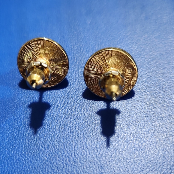 RICHELIEU Faux Pearl Stud Earrings - Picture 2 of 11